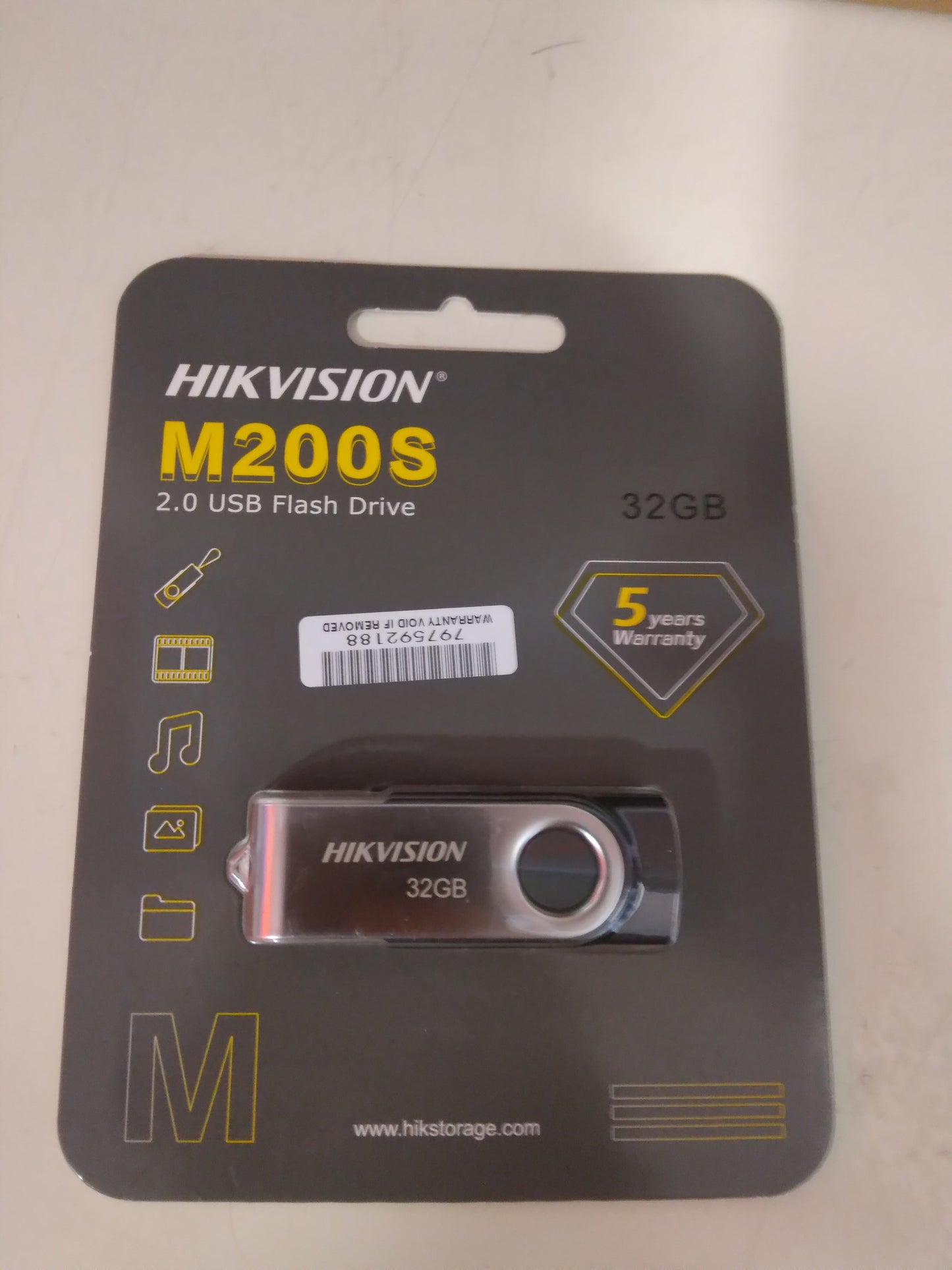 HIKVISION 16GB FLASH DRIVE